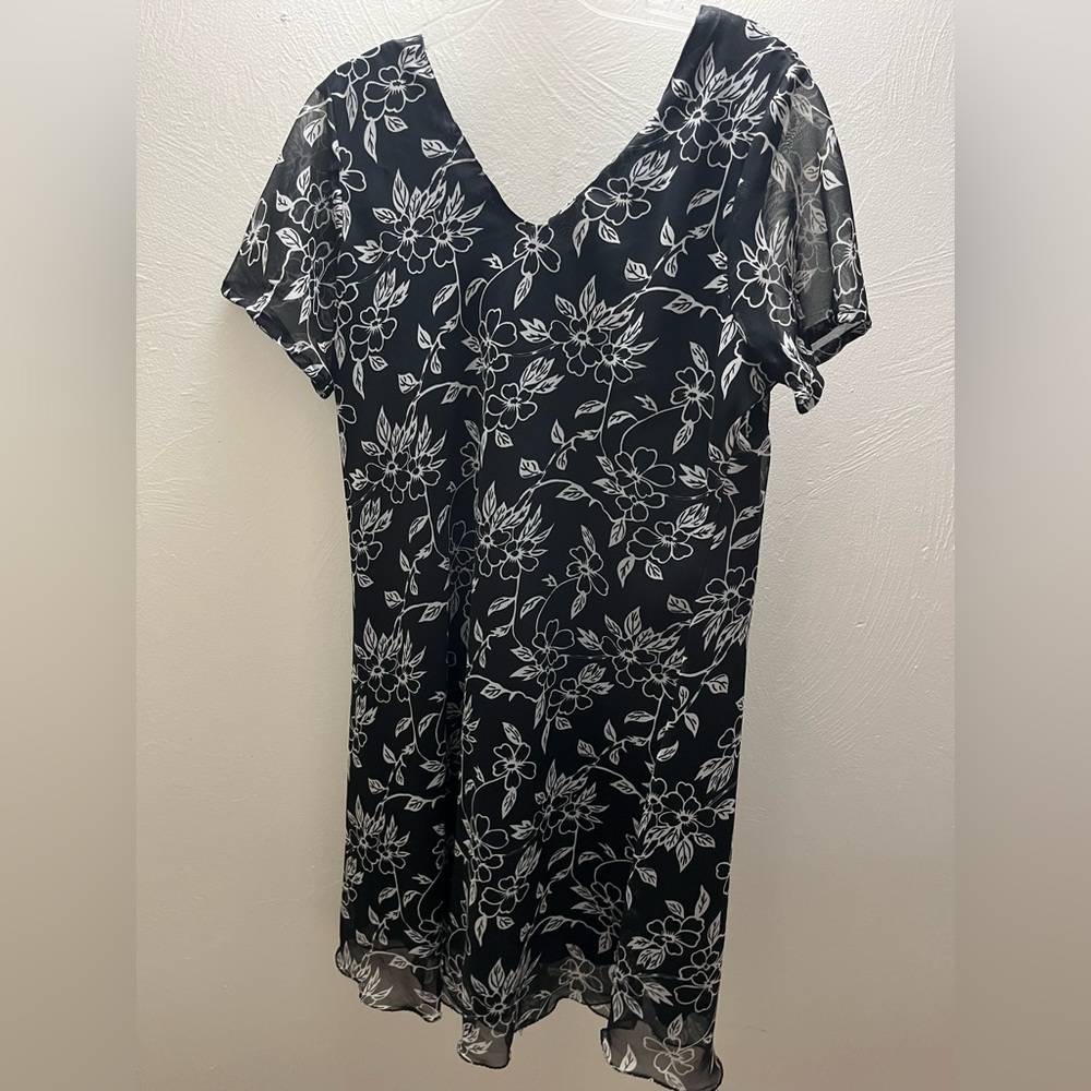 Black dress with black & white floral overlay in size 2x.